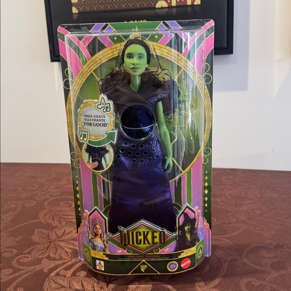 Wicked “For Good” Singing Elphaba - Picture 5 of 10